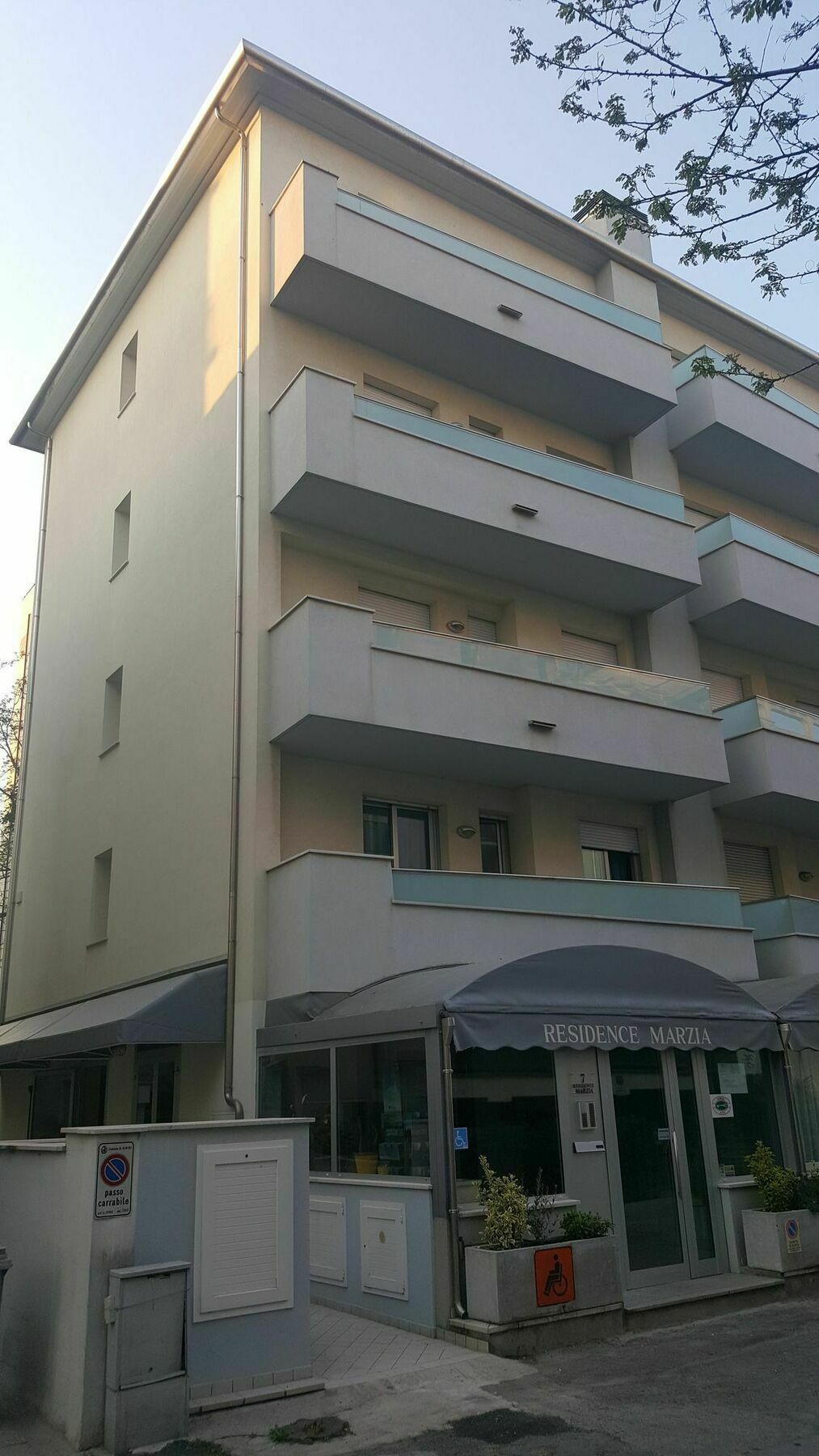 רימיני Residence Marzia מראה חיצוני תמונה
