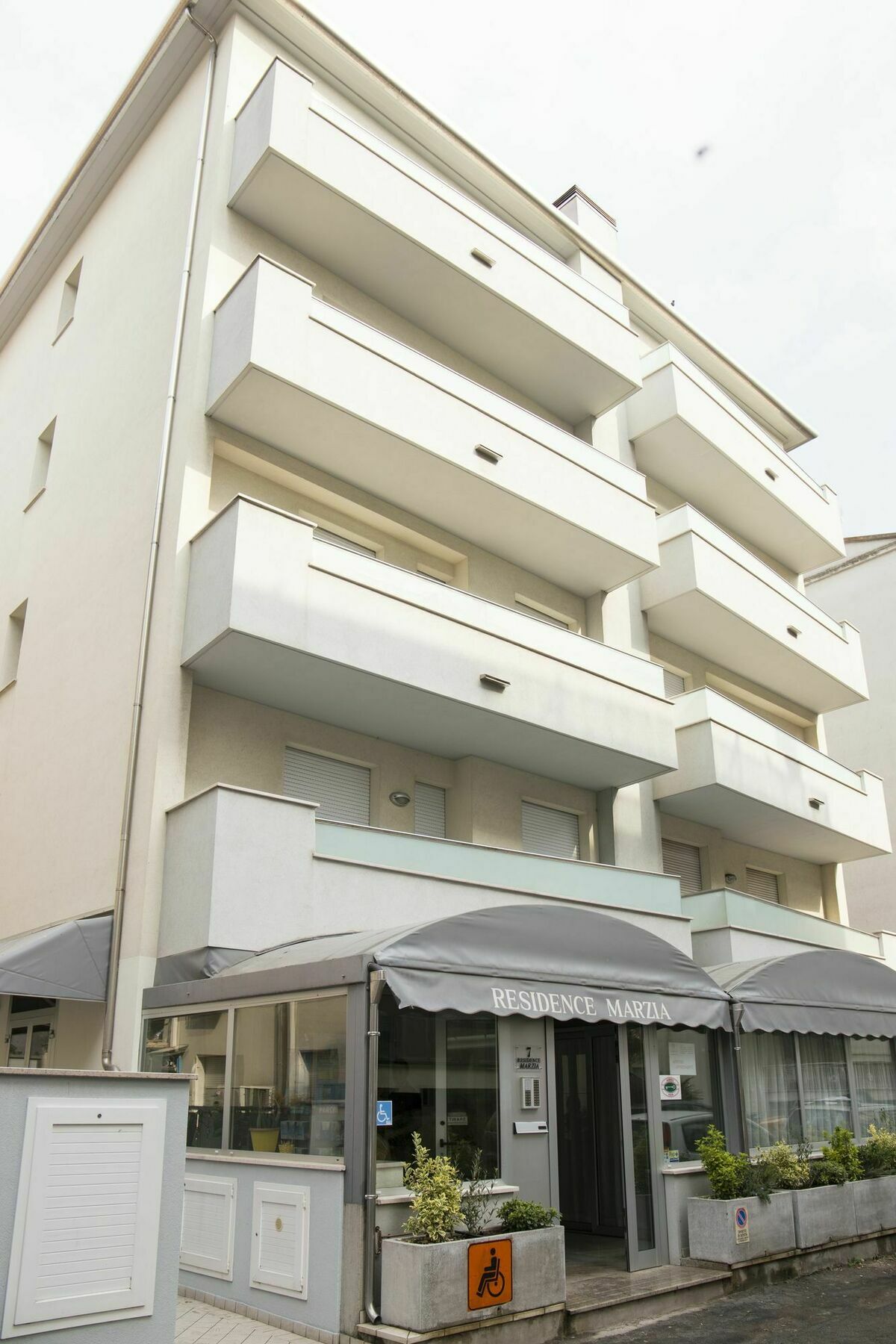 רימיני Residence Marzia מראה חיצוני תמונה